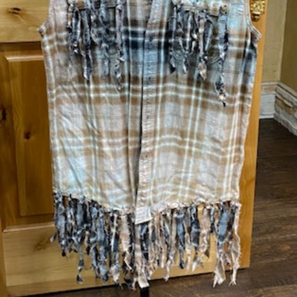 Welcome to the sh*t show Flannel Vest MEDIUM - Picture 3 of 4